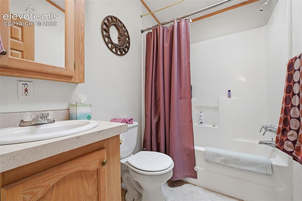 Image 17 of 30: Bathroom