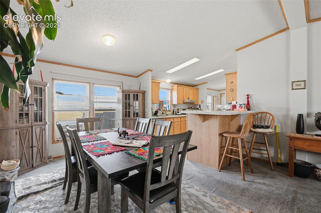 Image 7 of 30: Dining Area
