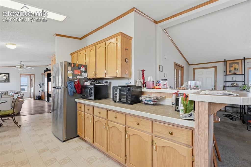 Image 9 of 30: Kitchen