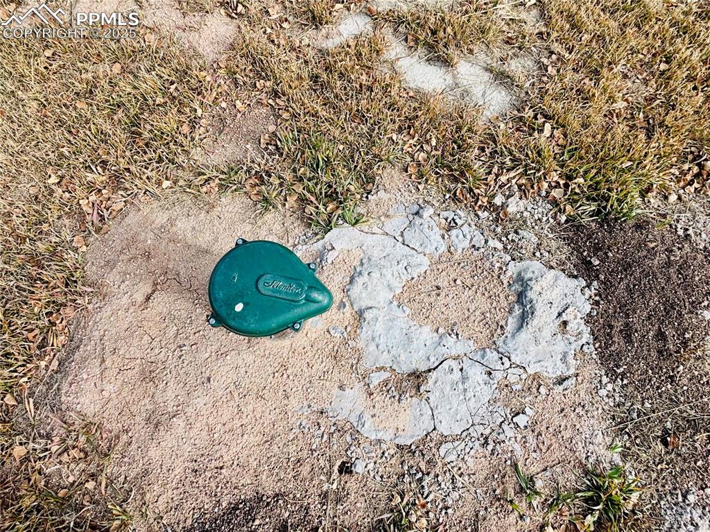 Image 7 of 13: Exterior view