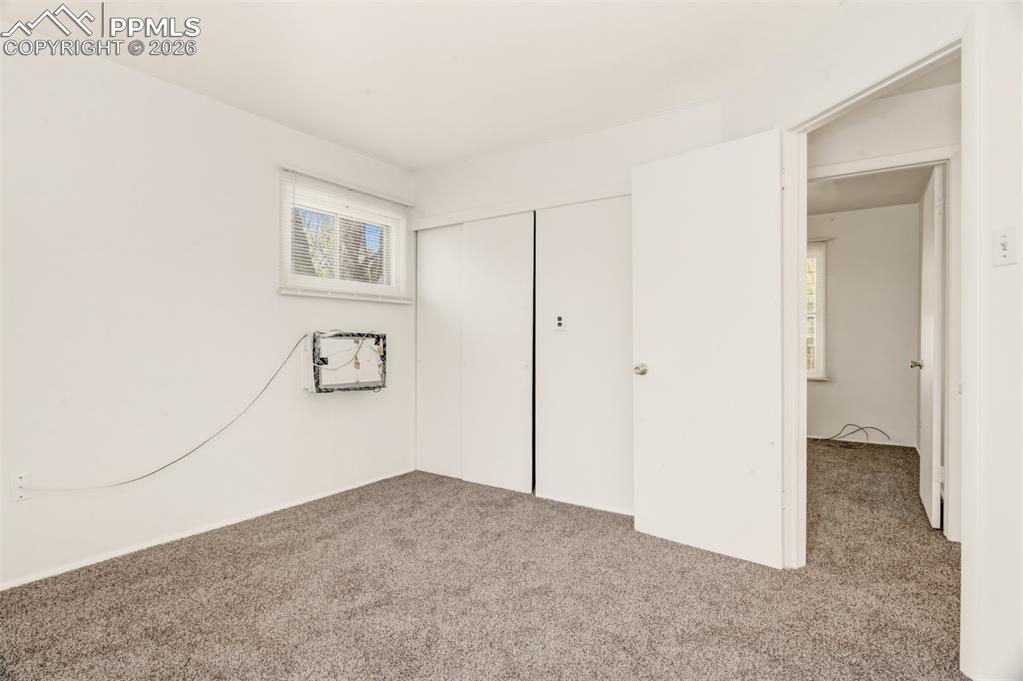 Image 11 of 18: Bedroom