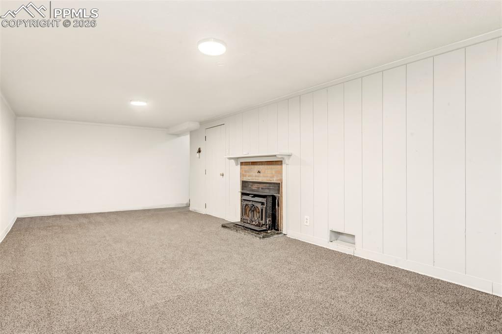 Image 13 of 18: Family Room