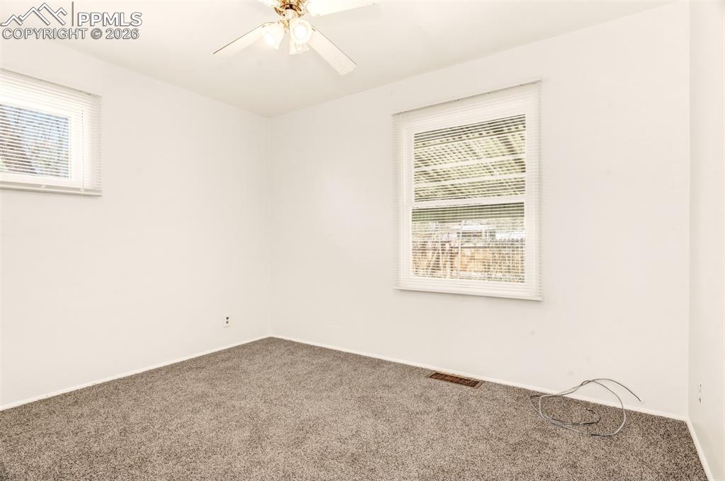 Image 8 of 18: Bedroom