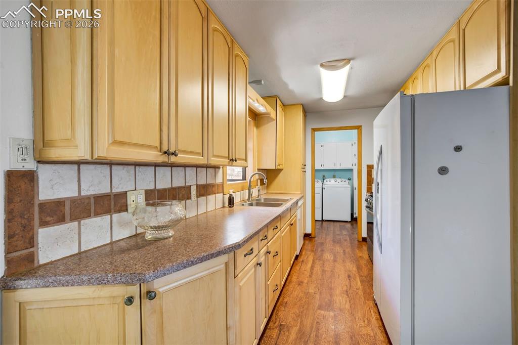 Image 10 of 49: Kitchen