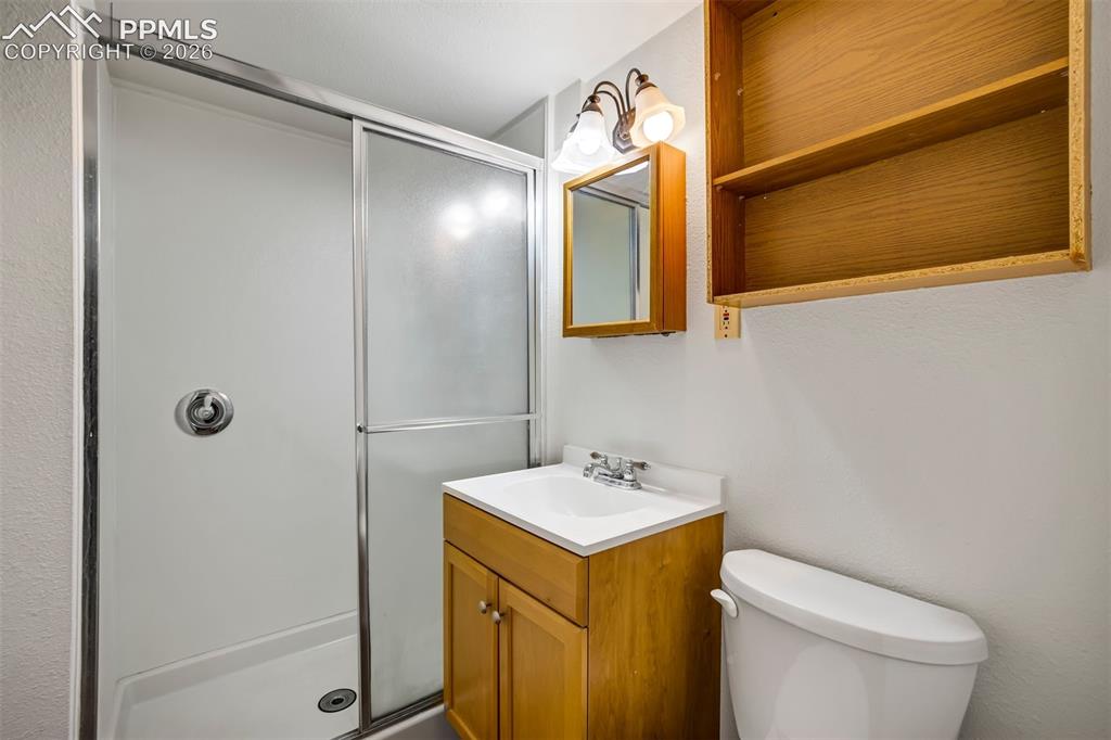 Image 39 of 49: Bathroom