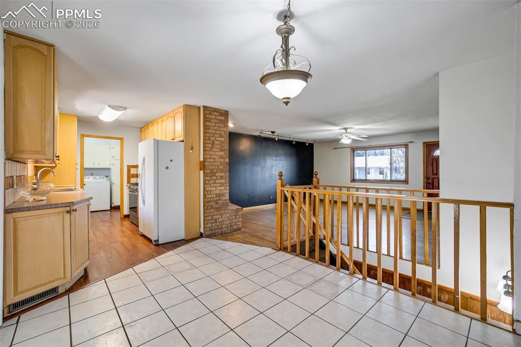 Image 9 of 49: Kitchen