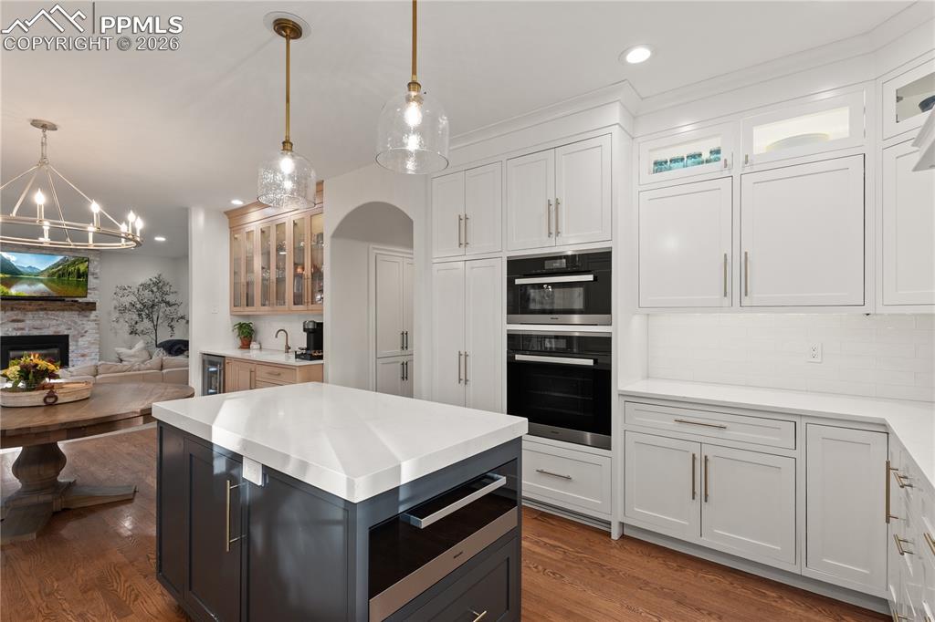 Image 11 of 38: Kitchen