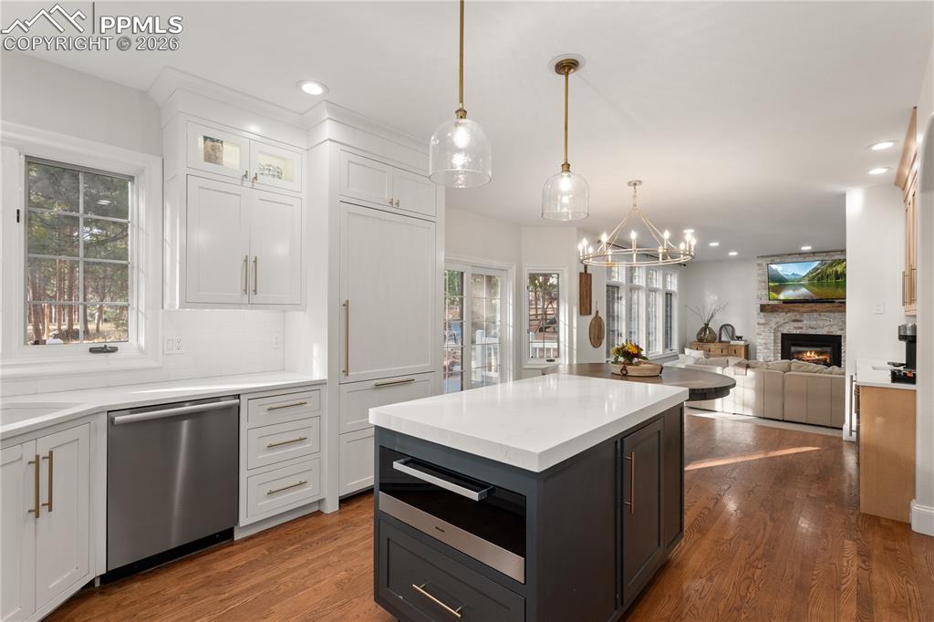 Image 12 of 38: Kitchen