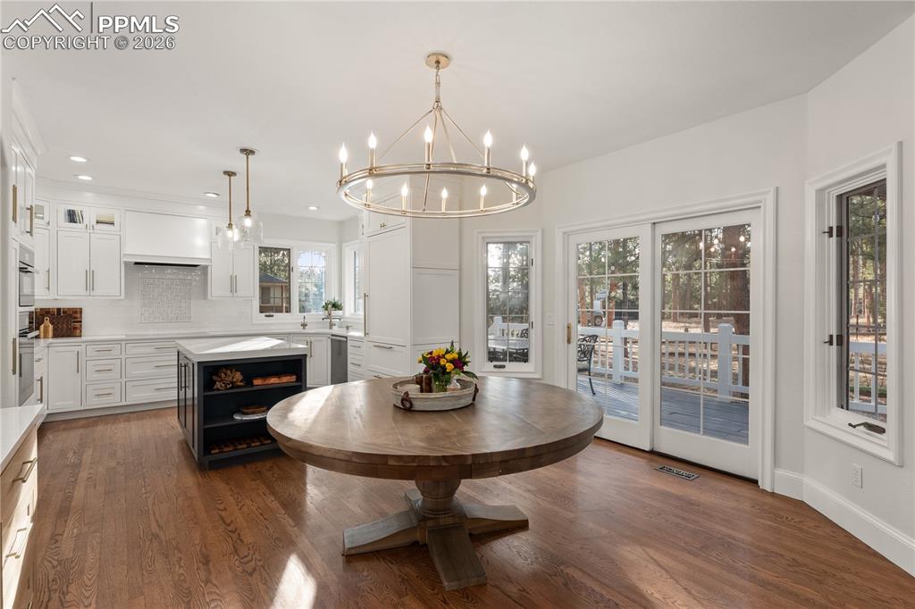 Image 14 of 38: Dining Area