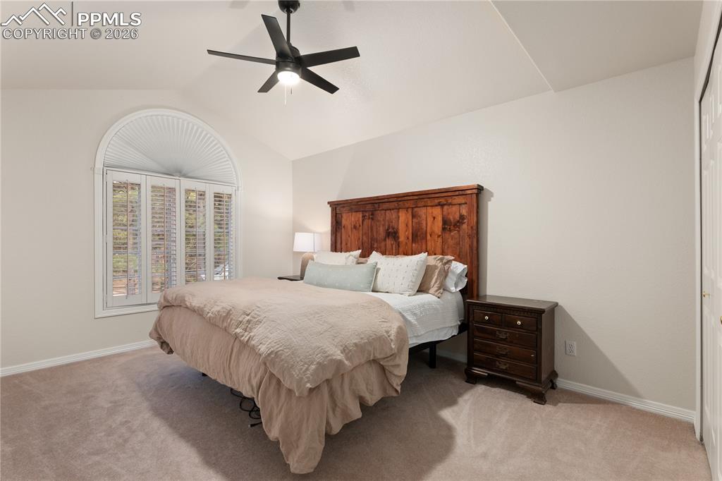 Image 23 of 38: Guest Room