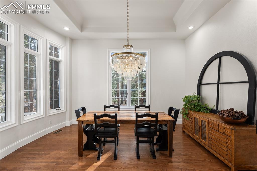 Image 7 of 38: Dining Area