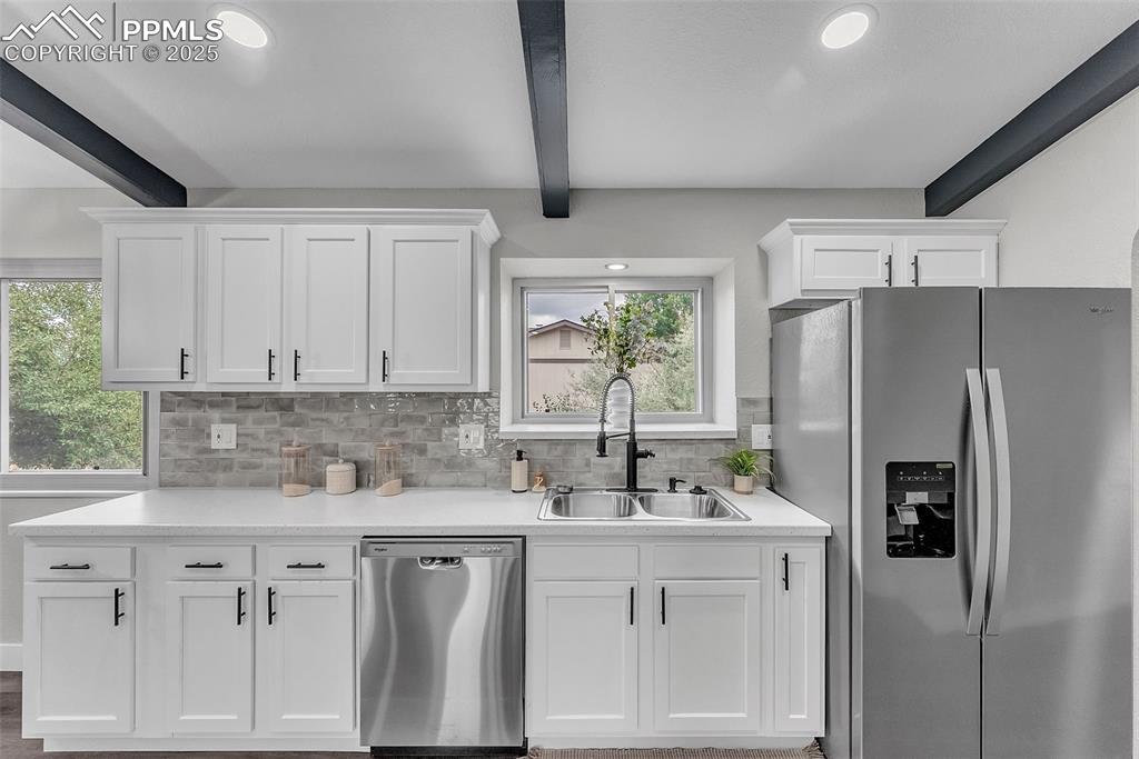 Image 15 of 50: Kitchen