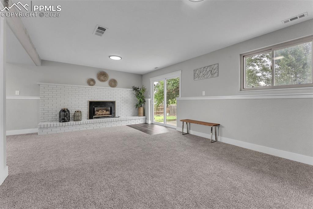 Image 20 of 50: Living Room