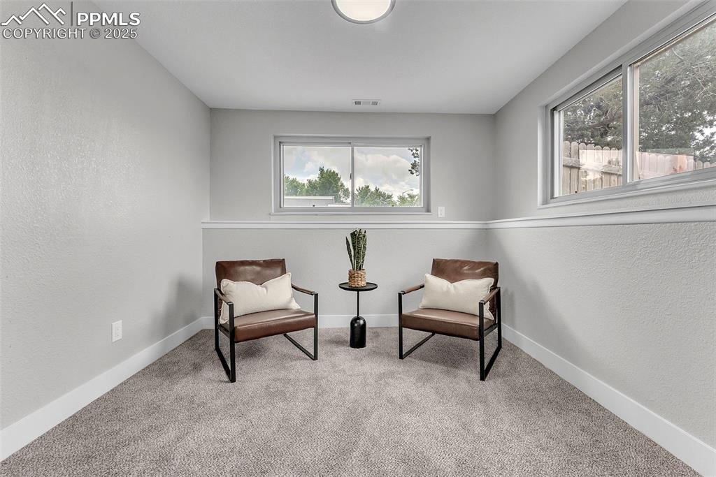 Image 23 of 50: Sitting Room