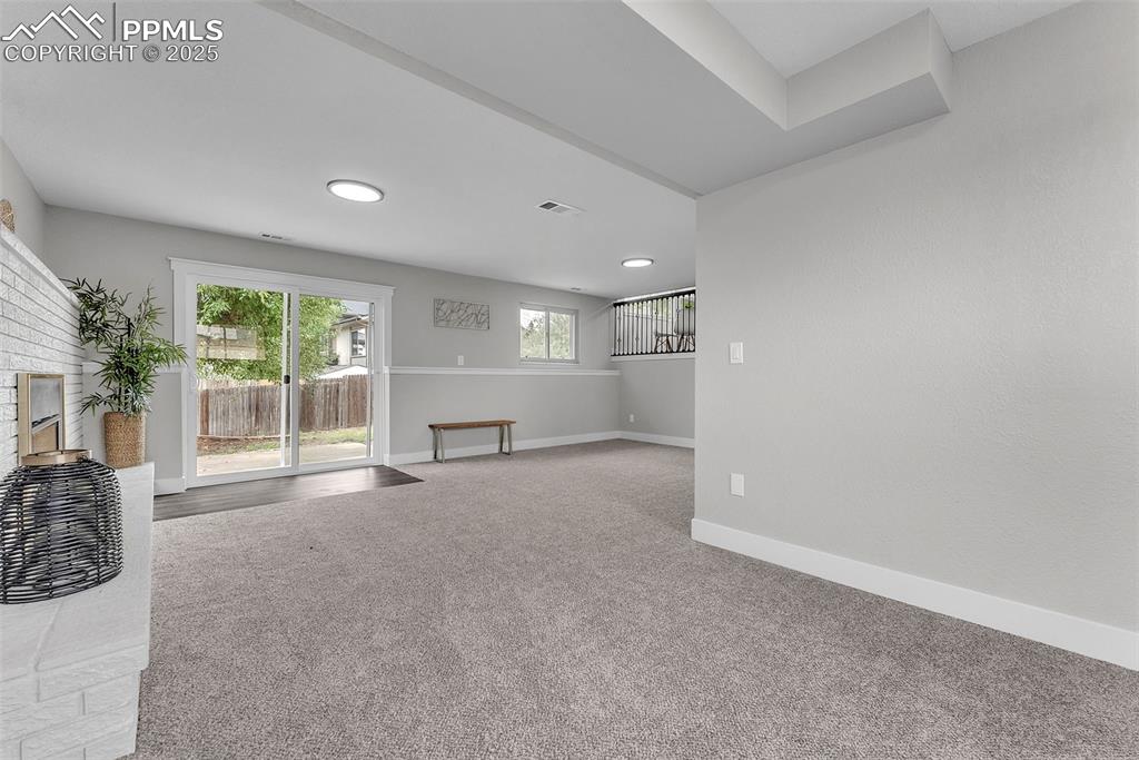 Image 24 of 50: Living Room