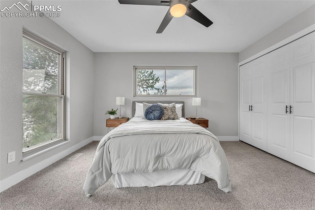 Image 36 of 50: Bedroom