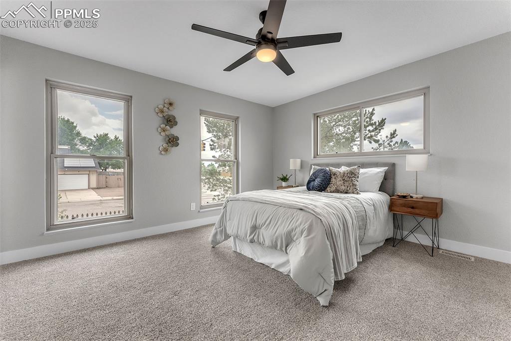 Image 37 of 50: Bedroom