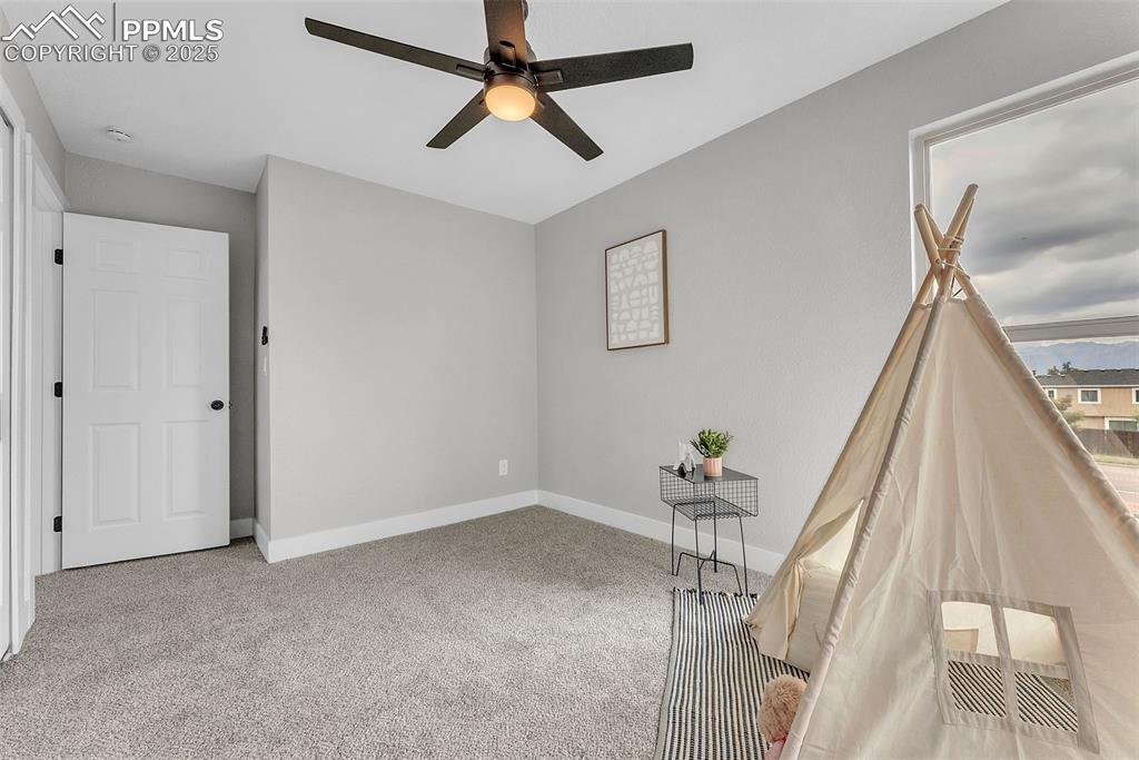 Image 39 of 50: Bedroom