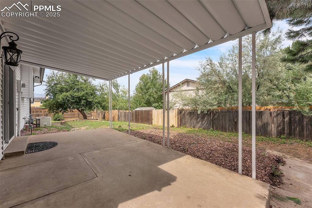 Image 4 of 50: Patio