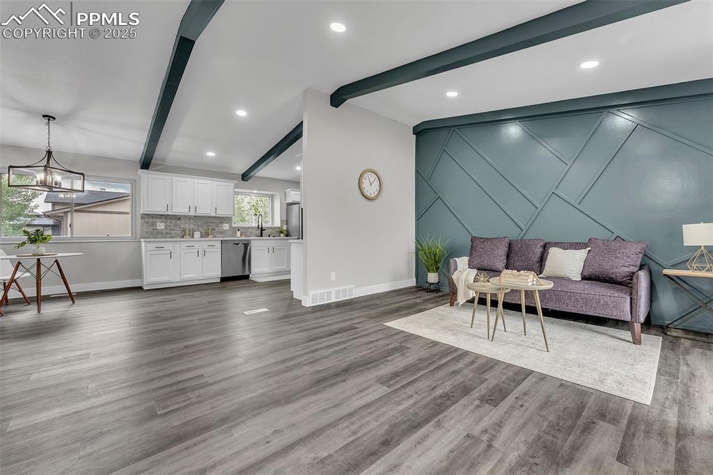 Image 5 of 50: Living Room