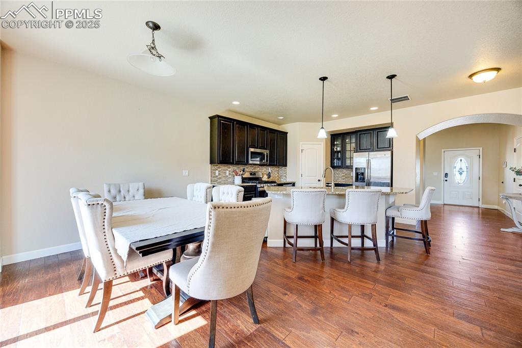Image 10 of 26: Dining Area