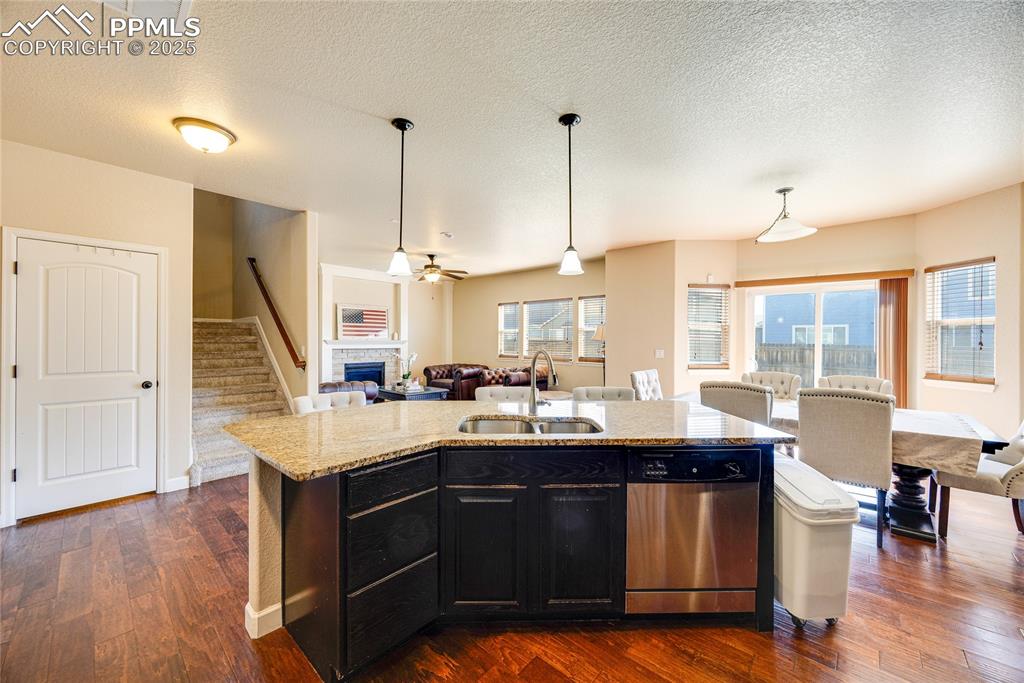 Image 14 of 26: Kitchen