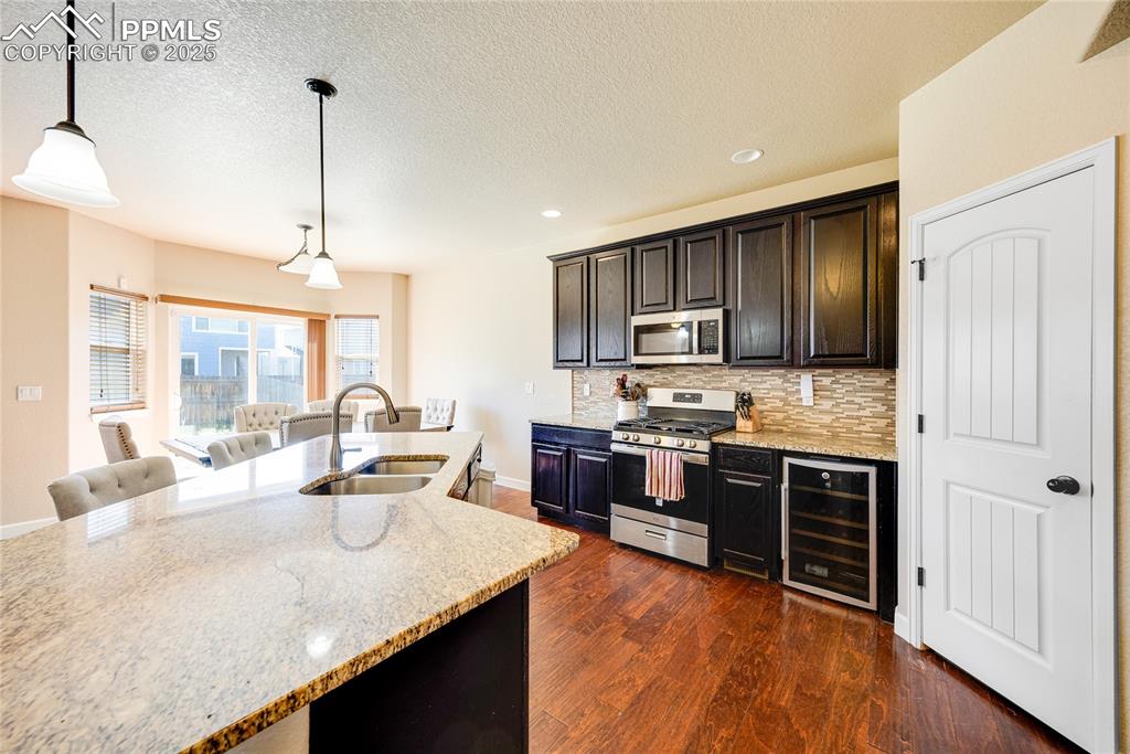 Image 15 of 26: Kitchen