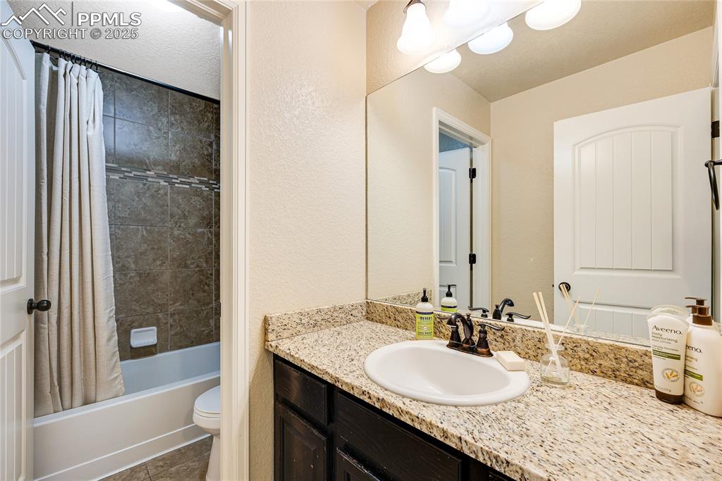 Image 21 of 26: Bathroom