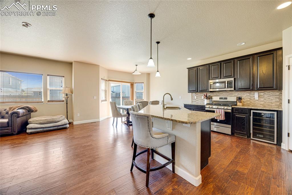 Image 7 of 26: Kitchen