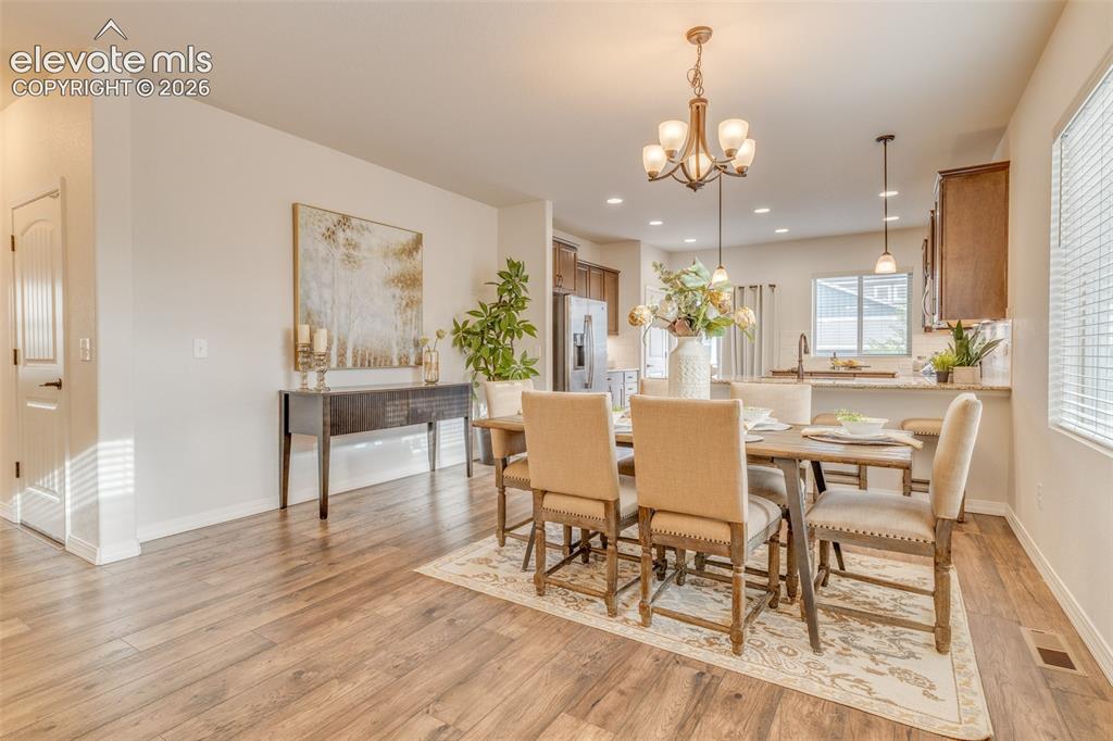 Image 13 of 34: Dining Area