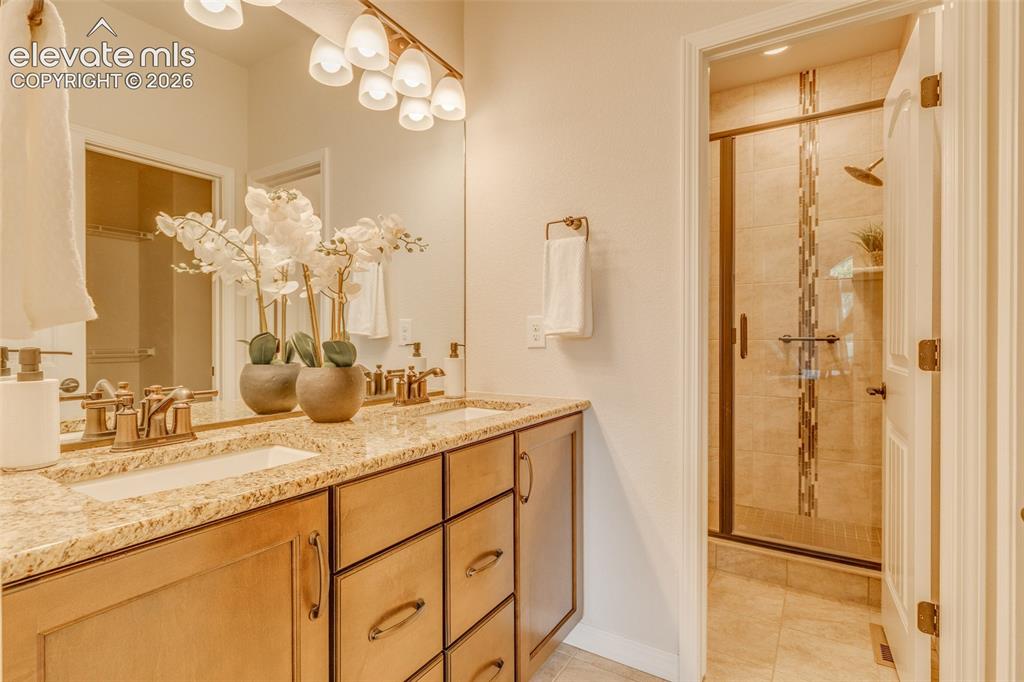 Image 16 of 34: Bathroom