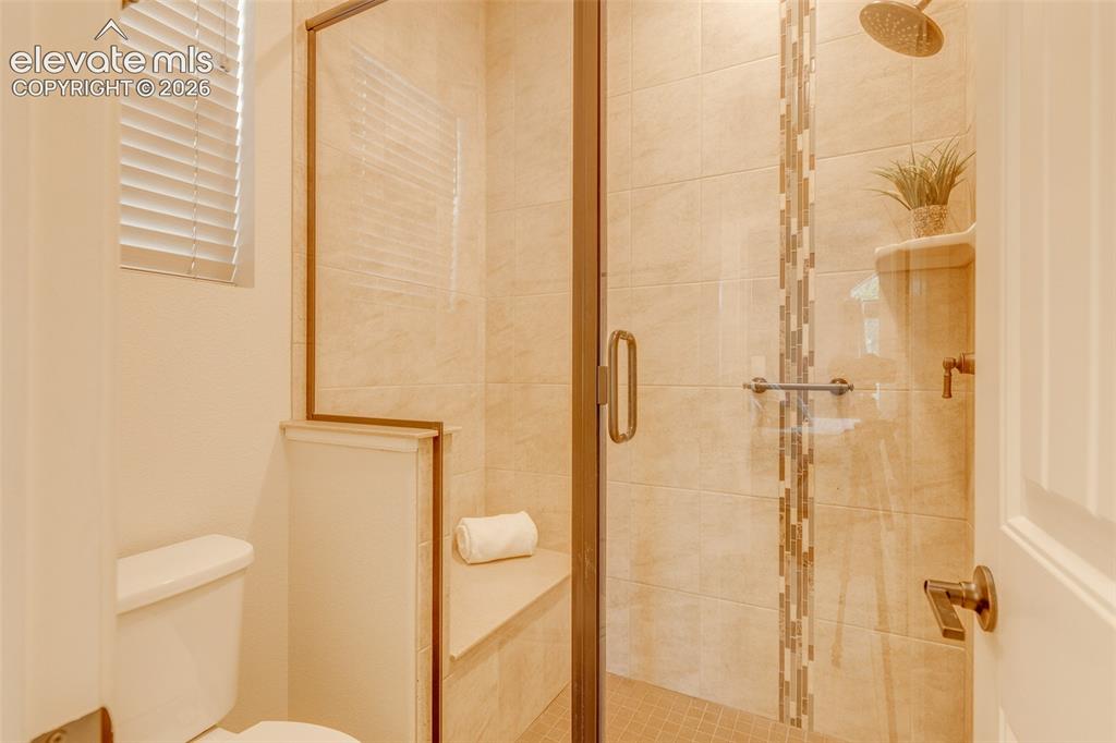 Image 17 of 34: Bathroom