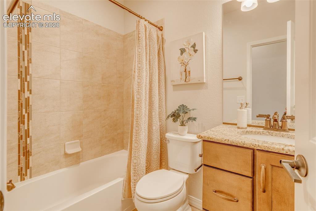 Image 21 of 34: Bathroom