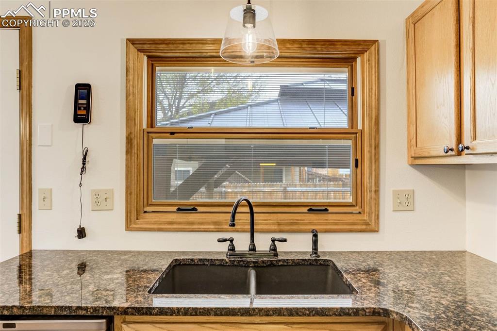 Image 11 of 46: Kitchen