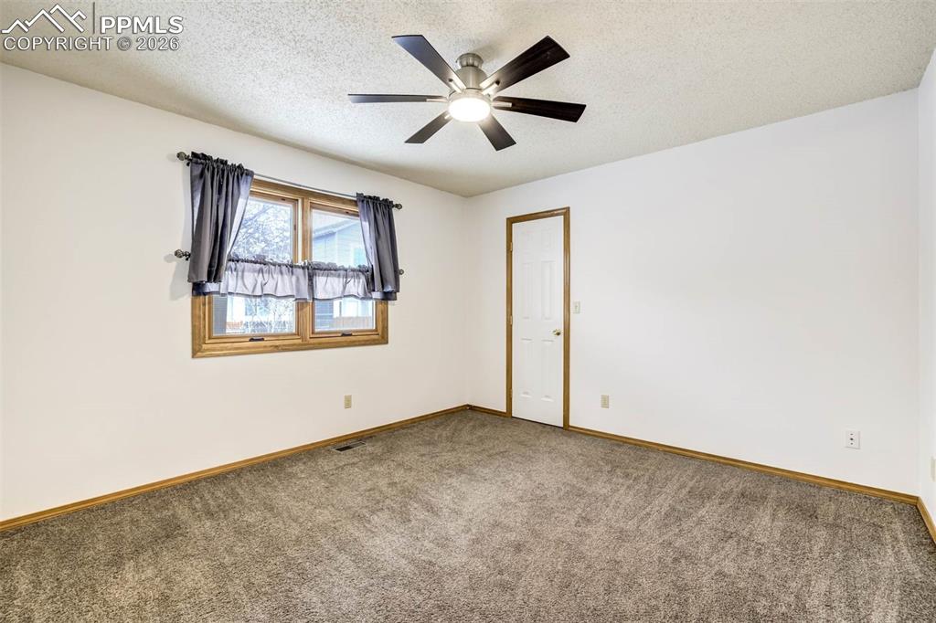 Image 19 of 46: Bedroom