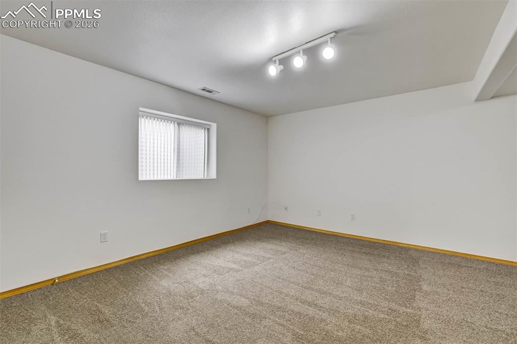 Image 24 of 46: Bathroom