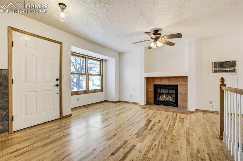 Image 3 of 46: Living Room