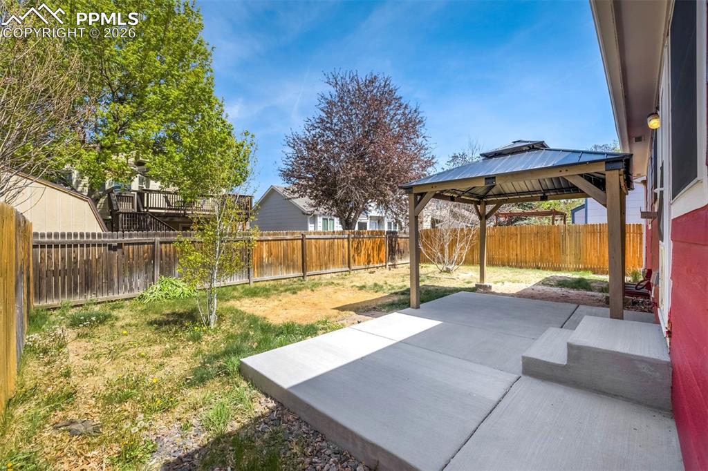 Image 36 of 46: Bathroom