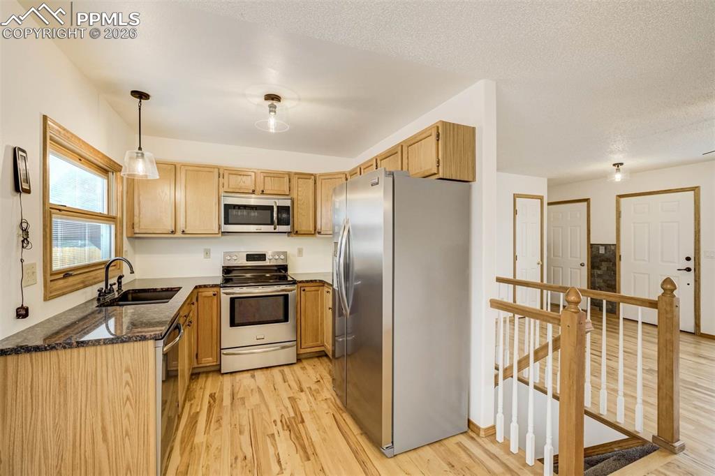 Image 9 of 46: Kitchen