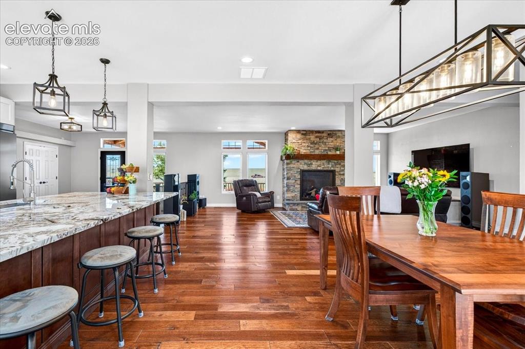 Image 10 of 46: Dining Area