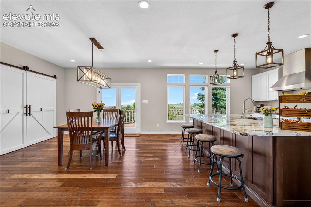 Image 13 of 46: Dining Area