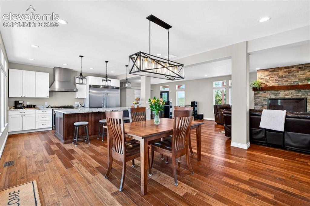 Image 15 of 46: Dining Area
