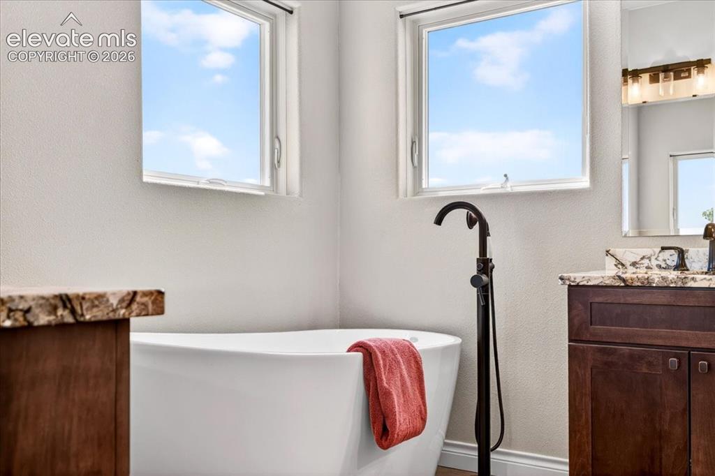 Image 22 of 46: Bathroom