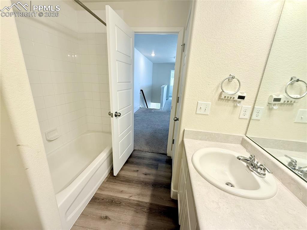 Image 11 of 24: Bathroom