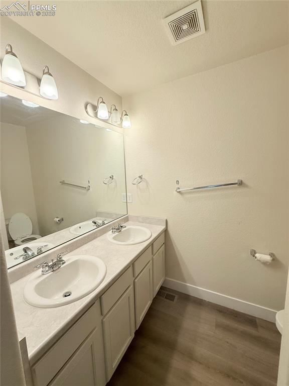 Image 15 of 24: Bathroom