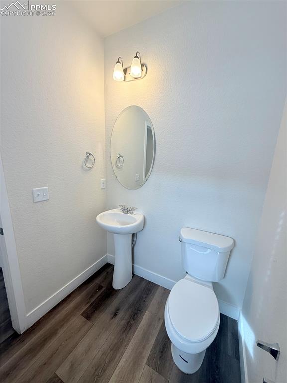 Image 5 of 24: Bathroom