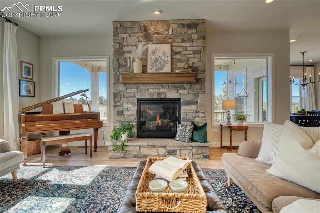 Image 14 of 50: Living Room