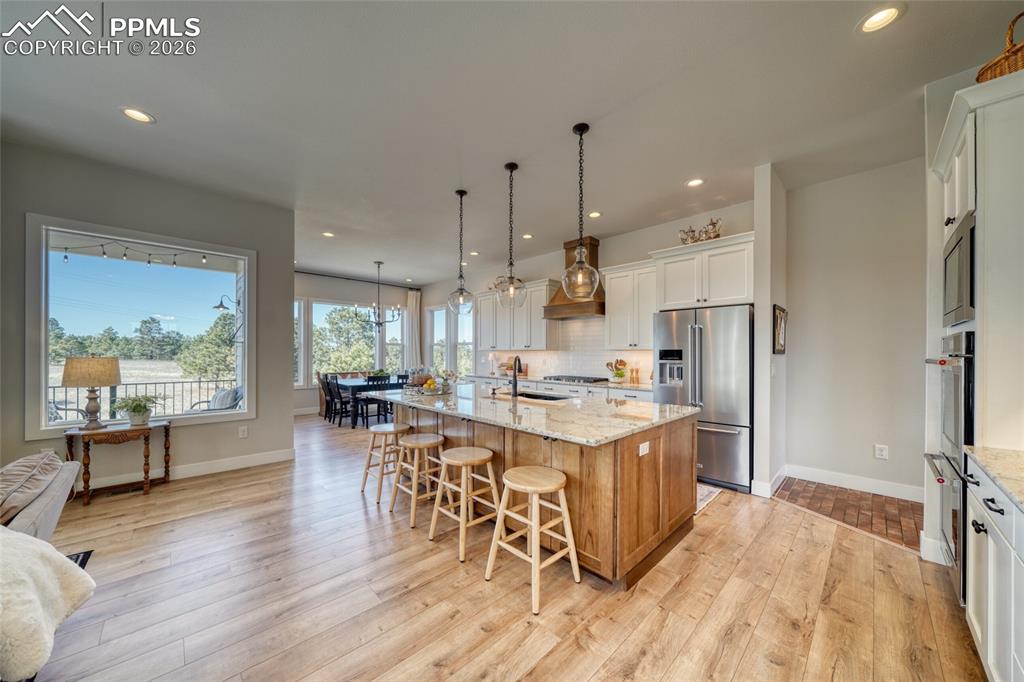 Image 15 of 50: Kitchen