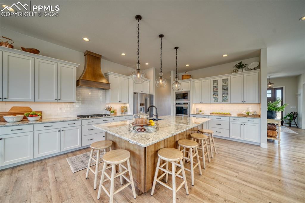 Image 16 of 50: Kitchen