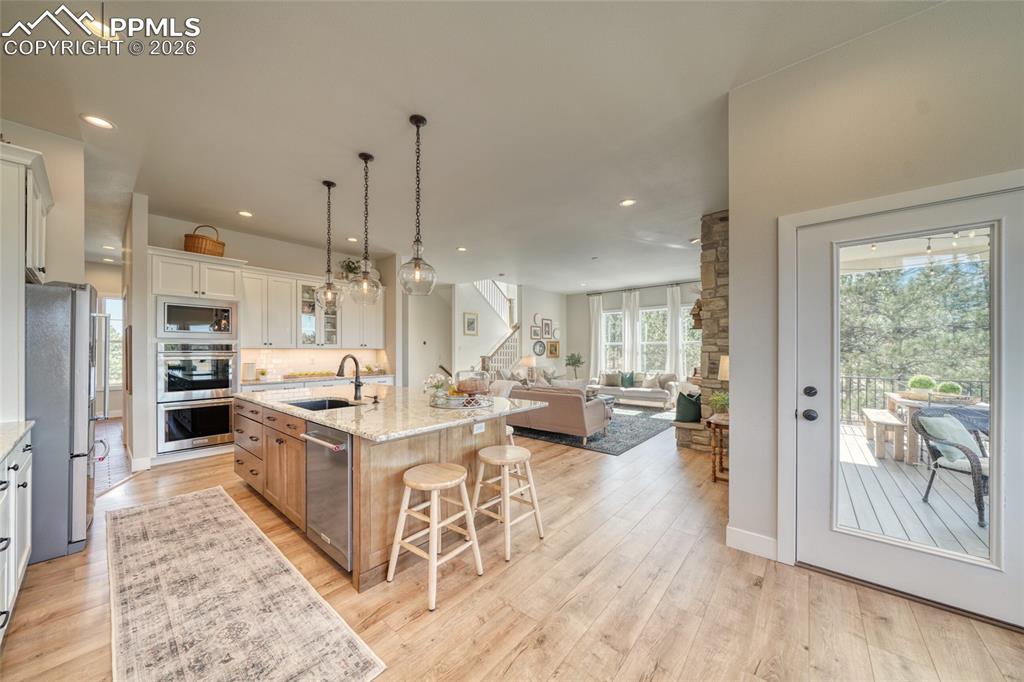 Image 17 of 50: Kitchen